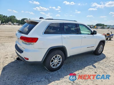 Trzecie zdjęcie samochodu z tyłu: 2019 JEEP GRAND CHEROKEE LAREDO VIN:1C4RJEAG4KC573482 - miniatura