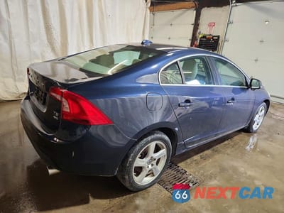 Trzecie zdjęcie samochodu z tyłu: 2013 VOLVO S60 T5 VIN:YV1612FH4D2217300 - miniatura