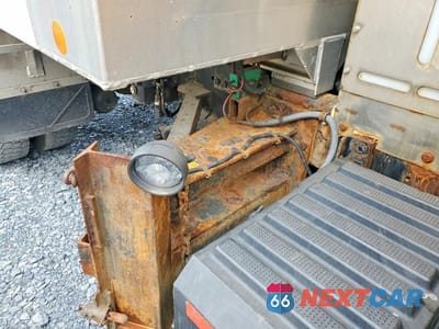 Zdjęcie 9 z 10 samochodu: 2016 INTERNATIONAL 7400 DUMP TRUCK VIN:1HTWDAARXGH135597 - miniatura