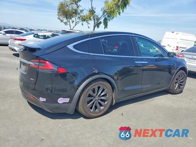 Trzecie zdjęcie samochodu z tyłu: 2019 TESLA MODEL X VIN:5YJXCBE23KF160549 - miniatura