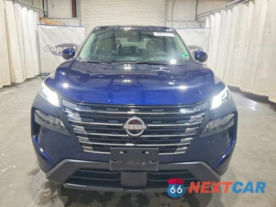 Piąte zdjęcie samochodu w środku: 2025 NISSAN ROGUE SV VIN:5N1BT3BB0SC816414 - miniatura