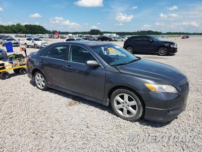 Czwarte zdjęcie samochodu z boku: 2007 TOYOTA CAMRY SE V6 VIN:4T1BK46K77U053120 - miniatura