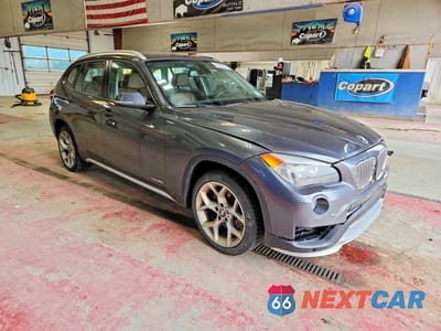 Czwarte zdjęcie samochodu z boku: 2015 BMW X1 XDRIVE28I VIN:WBAVL1C54FVY29690 - miniatura