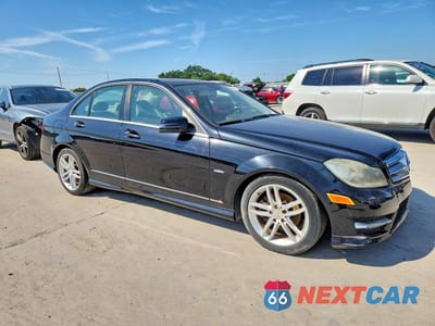 Czwarte zdjęcie samochodu z boku: 2012 MERCEDES-BENZ C 250 VIN:WDDGF4HB6CR203295 - miniatura