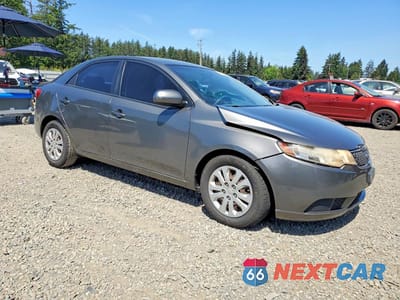 Czwarte zdjęcie samochodu z boku: 2013 KIA FORTE EX VIN:KNAFU4A23D5730867 - miniatura