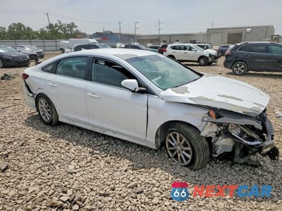 Czwarte zdjęcie samochodu z boku: 2019 HYUNDAI SONATA SE VIN:5NPE24AF0KH739109 - miniatura