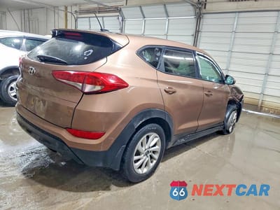 Trzecie zdjęcie samochodu z tyłu: 2016 HYUNDAI TUCSON SE VIN:KM8J23A43GU107396 - miniatura