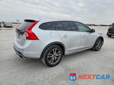 Trzecie zdjęcie samochodu z tyłu: 2016 VOLVO V60 CROSS COUNTRY PLATINUM VIN:YV4612HM3G1008136 - miniatura