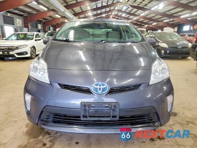 Piąte zdjęcie samochodu w środku: 2015 TOYOTA PRIUS THREE VIN:JTDKN3DU2F0477921 - miniatura