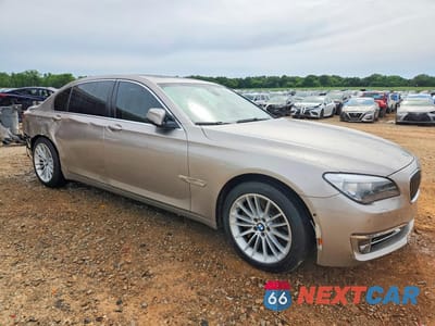 Czwarte zdjęcie samochodu z boku: 2014 BMW 750 LI VIN:WBAYE8C52ED134631 - miniatura