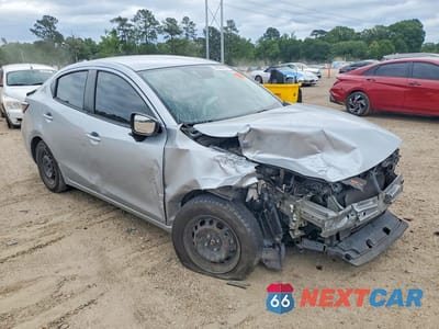 Czwarte zdjęcie samochodu z boku: 2019 TOYOTA YARIS L VIN:3MYDLBYV0KY528670 - miniatura