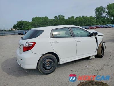 Trzecie zdjęcie samochodu z tyłu: 2013 TOYOTA MATRIX L VIN:2T1KU4EE2DC920913 - miniatura