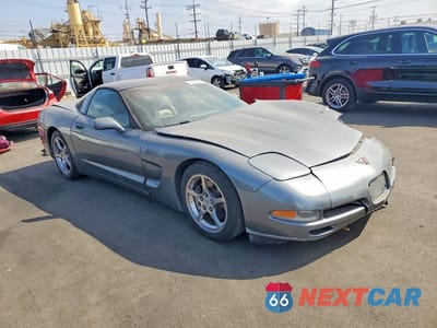 Czwarte zdjęcie samochodu z boku: 2004 CHEVROLET CORVETTE VIN:1G1YY22G745101071 - miniatura