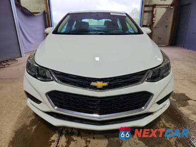 Piąte zdjęcie samochodu w środku: 2017 CHEVROLET CRUZE LS VIN:1G1BB5SMXH7240328 - miniatura
