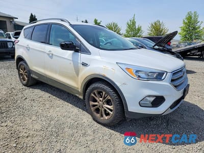 Czwarte zdjęcie samochodu z boku: 2018 FORD ESCAPE SE VIN:1FMCU9GD6JUC60603 - miniatura