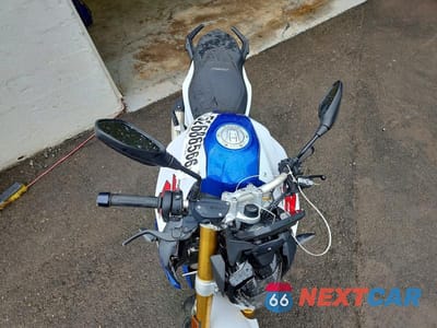 Piąte zdjęcie samochodu w środku: 2023 BMW F 900 R VIN:WB10K1306P6H67404 - miniatura