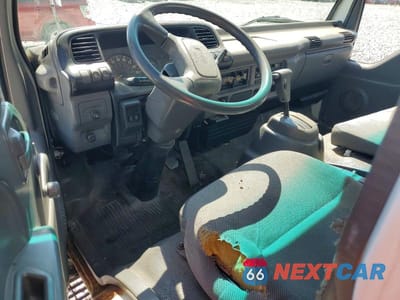 Zdjęcie 8 z 12 samochodu: 2004 ISUZU NPR BOX TRUCK VIN:JALB4B14147003933 - miniatura