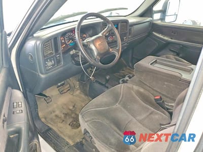 Zdjęcie 8 z 12 samochodu: 2002 GMC SIERRA K2500 HEAVY DUTY VIN:1GTHK24G72E210553 - miniatura