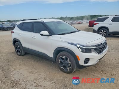 Czwarte zdjęcie samochodu z boku: 2025 KIA SELTOS EX VIN:KNDER2AA8S7783772 - miniatura