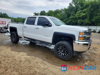 Czwarte zdjęcie samochodu z boku: 2015 CHEVROLET SILVERADO K2500 HEAVY DUTY LT VIN:1GC1KVEG1FF572296 - miniatura