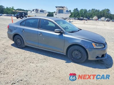 Czwarte zdjęcie samochodu z boku: 2012 VOLKSWAGEN JETTA SE VIN:3VWDX7AJ0CM403410 - miniatura