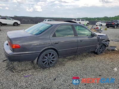 Trzecie zdjęcie samochodu z tyłu: 2000 TOYOTA CAMRY XLE V6 VIN:4T1BF28K6YU945611 - miniatura