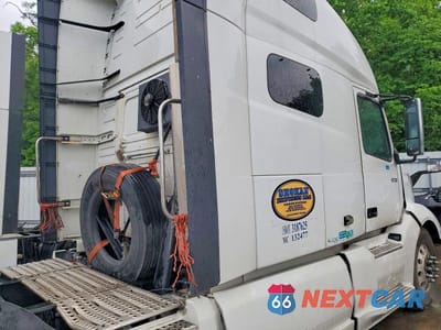 Zdjęcie 6 z 10 samochodu: 2021 VOLVO VN VIN:4V4NC9EH6MN270511 - miniatura