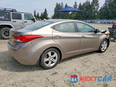 Trzecie zdjęcie samochodu z tyłu: 2013 HYUNDAI ELANTRA GLS VIN:5NPDH4AE9DH176923 - miniatura