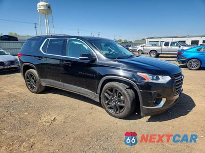 Czwarte zdjęcie samochodu z boku: 2019 CHEVROLET TRAVERSE LT VIN:1GNERGKW3KJ165390 - miniatura