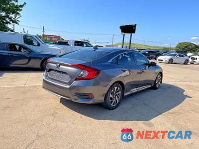 Czwarte zdjęcie samochodu z boku: 2018 HONDA CIVIC EX VIN:19XFC2F7XJE031850 - miniatura