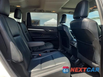 Zdjęcie 10 z 12 samochodu: 2019 TOYOTA HIGHLANDER XLE VIN:5TDJZRFH3KS998009 - miniatura