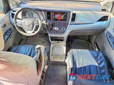 Zdjęcie 8 z 14 samochodu: 2017 TOYOTA SIENNA LE VIN:5TDZK3DC9GS699501 - miniatura