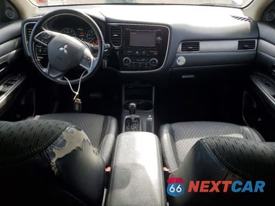 Zdjęcie 8 z 13 samochodu: 2015 MITSUBISHI OUTLANDER SE VIN:JA4AZ3A3XFZ000901 - miniatura