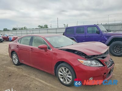 Czwarte zdjęcie samochodu z boku: 2014 LEXUS ES 300H VIN:JTHBW1GG8E2056133 - miniatura