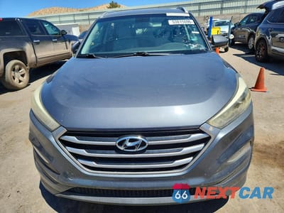 Piąte zdjęcie samochodu w środku: 2017 HYUNDAI TUCSON SE VIN:KM8J33A45HU375199 - miniatura