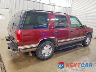 Trzecie zdjęcie samochodu z tyłu: 1998 GMC YUKON VIN:1GKEK13R9WJ731971 - miniatura