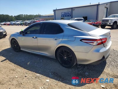Drugie zdjęcie samochodu z przodu: 2018 TOYOTA CAMRY L VIN:4T1B11HK8JU561702 - miniatura