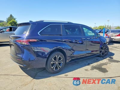 Trzecie zdjęcie samochodu z tyłu: 2025 TOYOTA SIENNA PLATINUM 7-PASSENGER VIN:5TDESKFC3SS226580 - miniatura