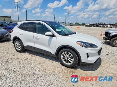 Czwarte zdjęcie samochodu z boku: 2020 FORD ESCAPE SE VIN:1FMCU0G69LUB29522 - miniatura