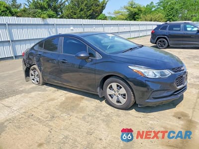Czwarte zdjęcie samochodu z boku: 2018 CHEVROLET CRUZE LS VIN:1G1BC5SM2J7203969 - miniatura
