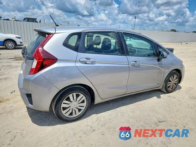 Trzecie zdjęcie samochodu z tyłu: 2017 HONDA FIT LX VIN:JHMGK5H52HS000490 - miniatura