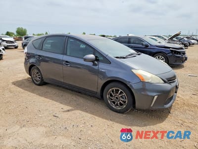 Czwarte zdjęcie samochodu z boku: 2013 TOYOTA PRIUS V THREE VIN:JTDZN3EU8D3243159 - miniatura