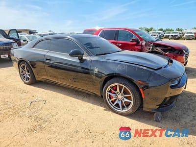 Czwarte zdjęcie samochodu z boku: 2025 DODGE CHARGER DAYTONA SCAT PACK VIN:2C3CDBDK3SR547477 - miniatura