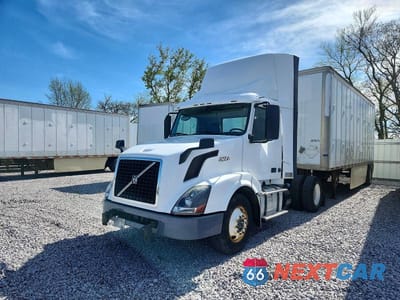 Drugie zdjęcie samochodu z przodu: 2017 VOLVO VNL SEMI TRUCK VIN:4V4N39TG6HN988155 - miniatura