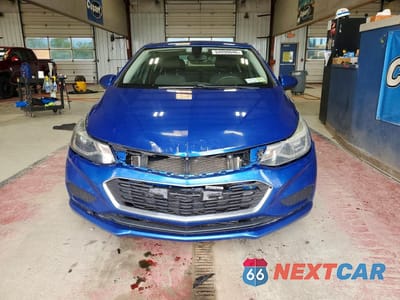 Piąte zdjęcie samochodu w środku: 2017 CHEVROLET CRUZE LT VIN:1G1BE5SM1H7194606 - miniatura