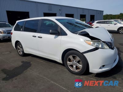 Czwarte zdjęcie samochodu z boku: 2017 TOYOTA SIENNA L 7-PASSENGER VIN:5TDZZ3DCXHS826415 - miniatura