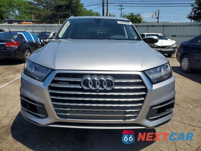 Piąte zdjęcie samochodu w środku: 2019 AUDI Q7 PREMIUM PLUS VIN:WA1LAAF7XKD001053 - miniatura