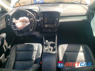 Zdjęcie 8 z 12 samochodu: 2019 VOLVO XC40 T5 MOMENTUM VIN:YV4162UK3K2069926 - miniatura