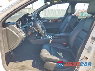 Zdjęcie 7 z 13 samochodu: 2014 MERCEDES-BENZ C 250 VIN:WDDGF4HB7EA953175 - miniatura