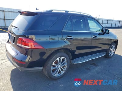 Trzecie zdjęcie samochodu z tyłu: 2016 MERCEDES-BENZ GLE 350 4MATIC VIN:4JGDA5HB9GA655758 - miniatura